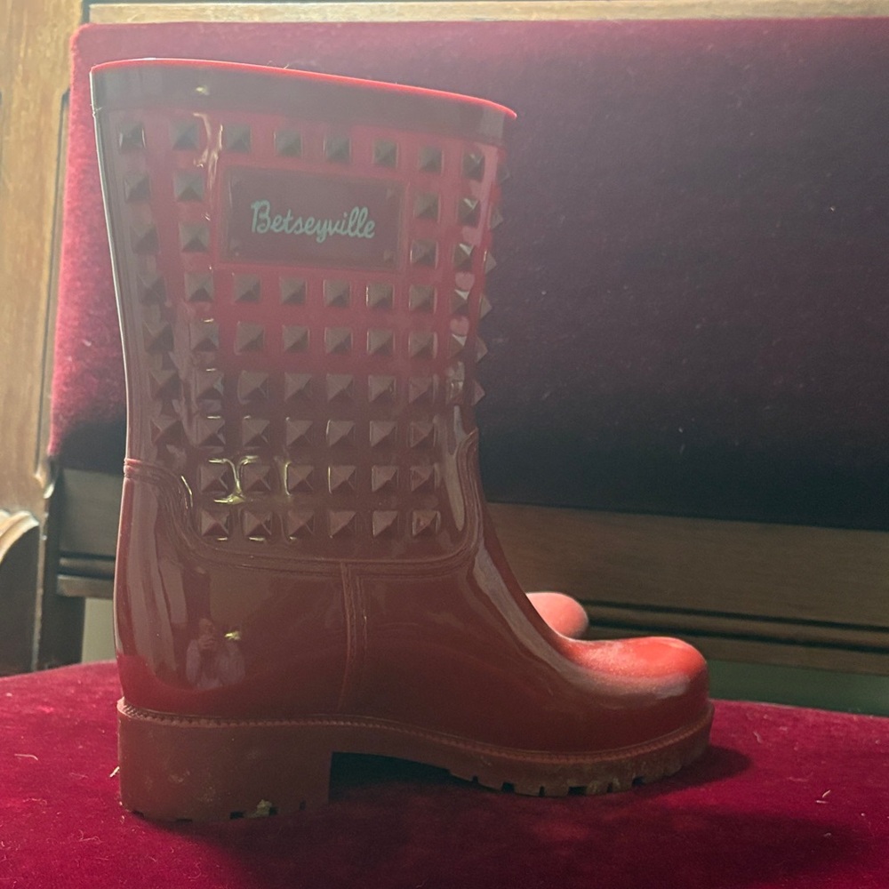 Betsey Johnson Betseyville Studded Red Rain Boots - Picture 3 of 3